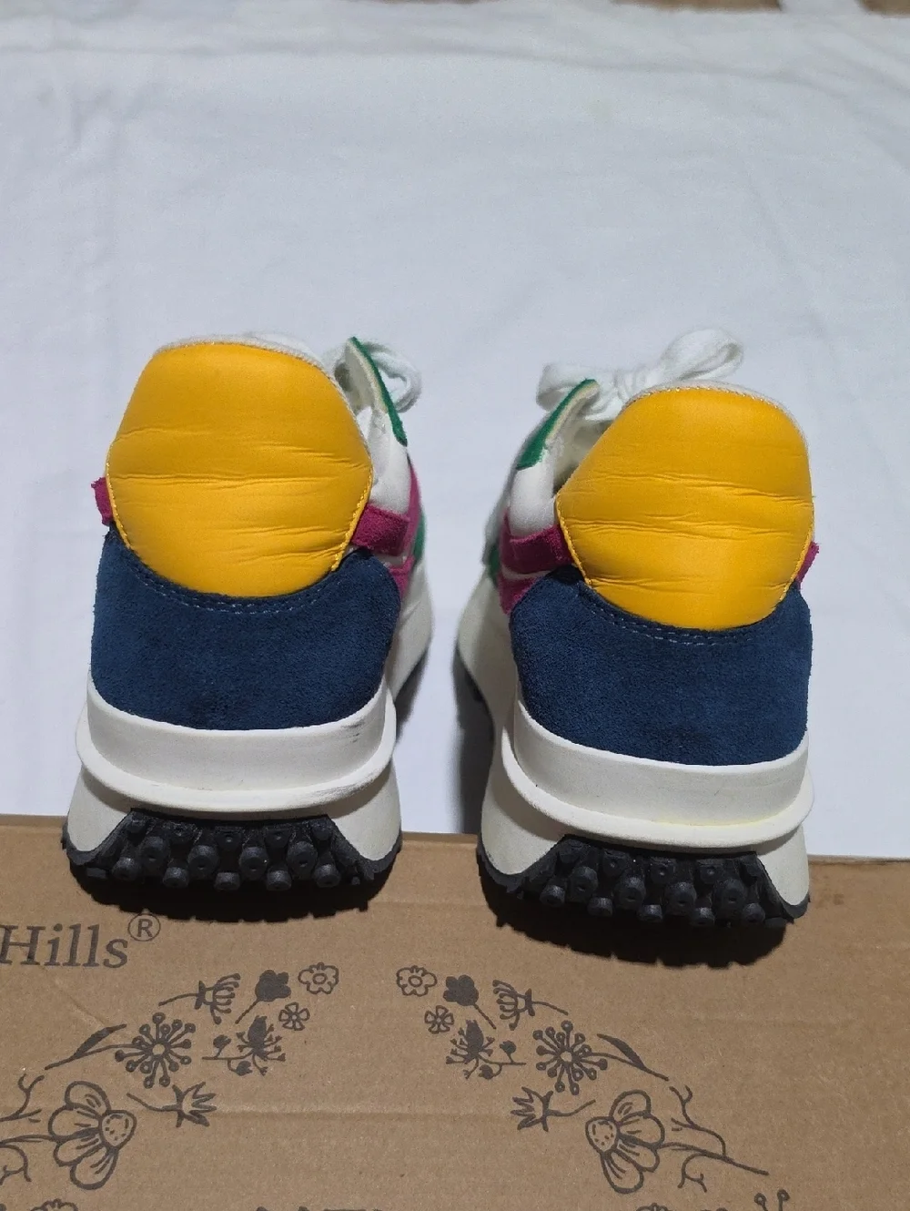Steve Madden White Green Pink Yellow Accent Retro Runner Sneakers Sizw 9.5